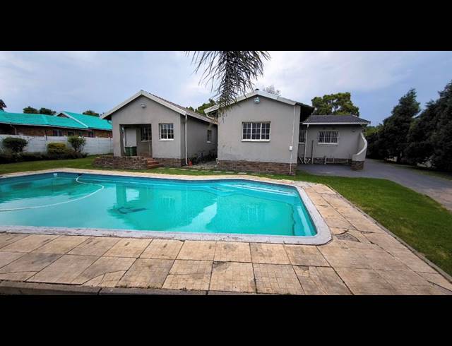 3 BEDROOM FREEHOLD FOR SALE IN BRACKENHURST